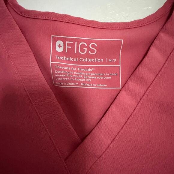 Figs scrub top pink rose sz Medium Petite PO# 3595 nurses scrubs medical - Picture 3 of 7